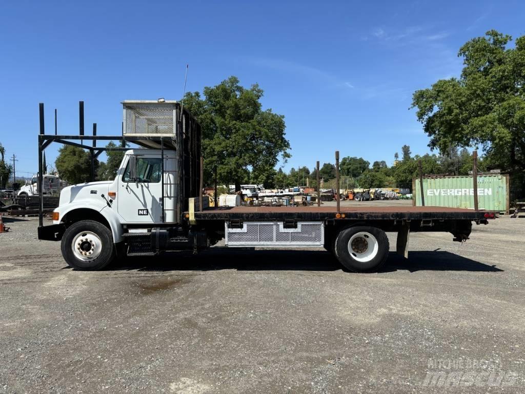 International 4900 Pritschenwagen/Pritschenwagen mit Seitenklappe