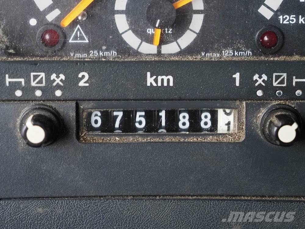 Scania 94 D 260 Pritschenwagen/Pritschenwagen mit Seitenklappe