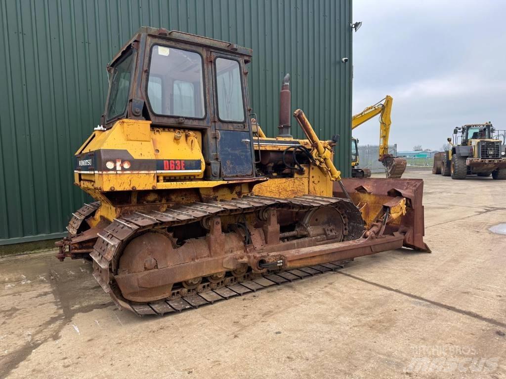 Komatsu D63E-1 Bulldozer