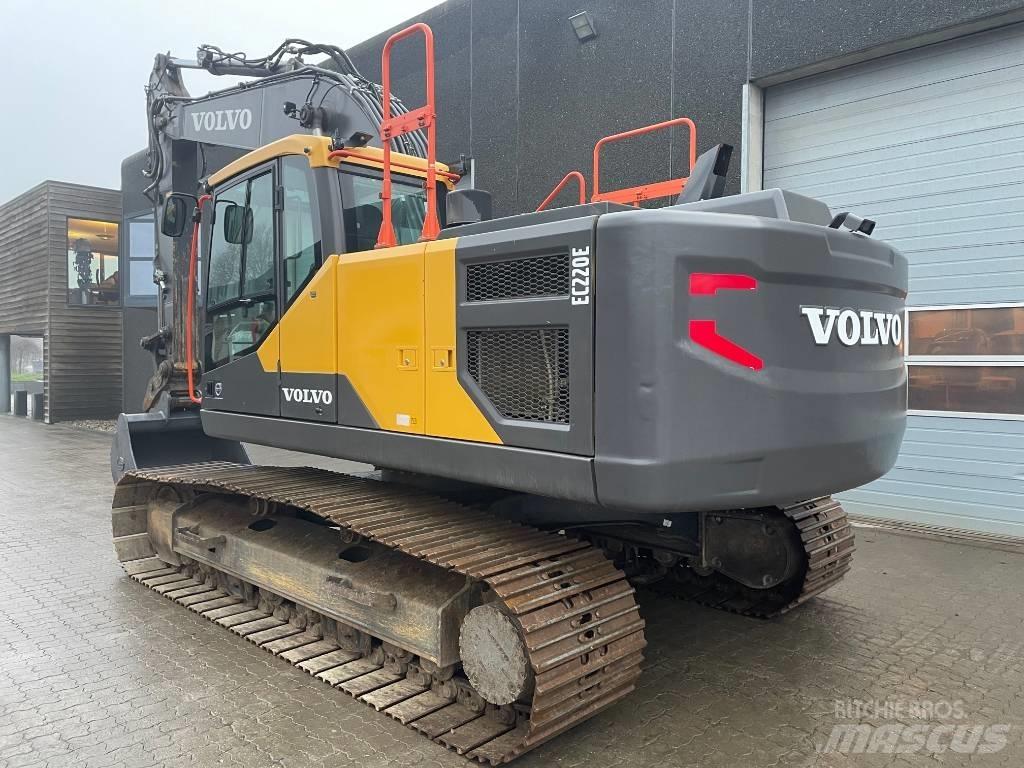 Volvo EC220E Raupenbagger