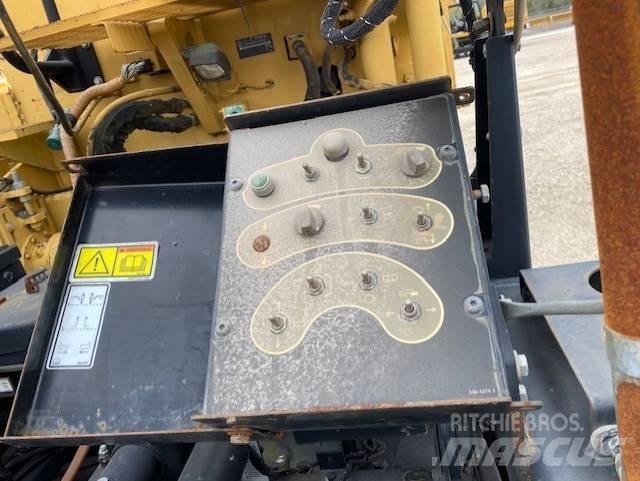 CAT AP1055E Strassenfertiger