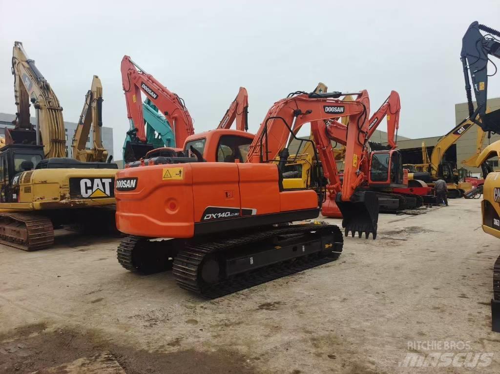 Doosan DX 140 Raupenbagger