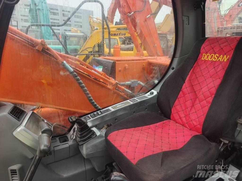Doosan DX 140 Raupenbagger