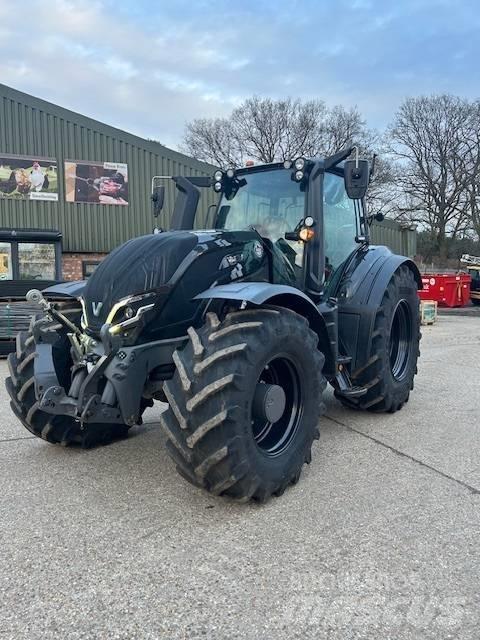 Valtra T 235 D Traktoren