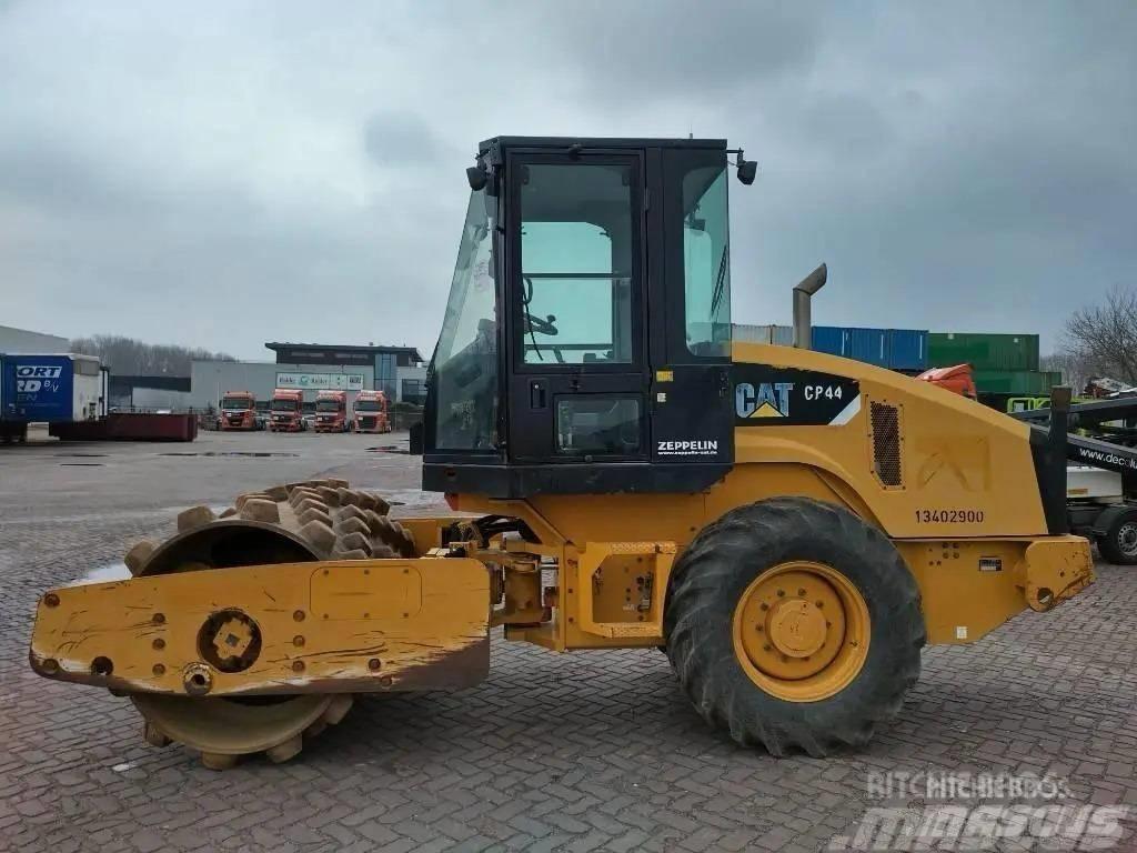 CAT CP 44 Walzenzüge