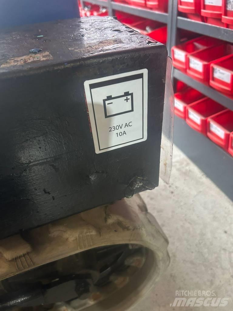 Aichi RM04B Andere Arbeitsbühnen