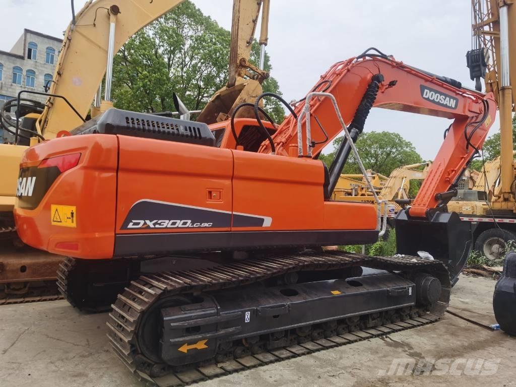 Doosan DX 300 LC Raupenbagger