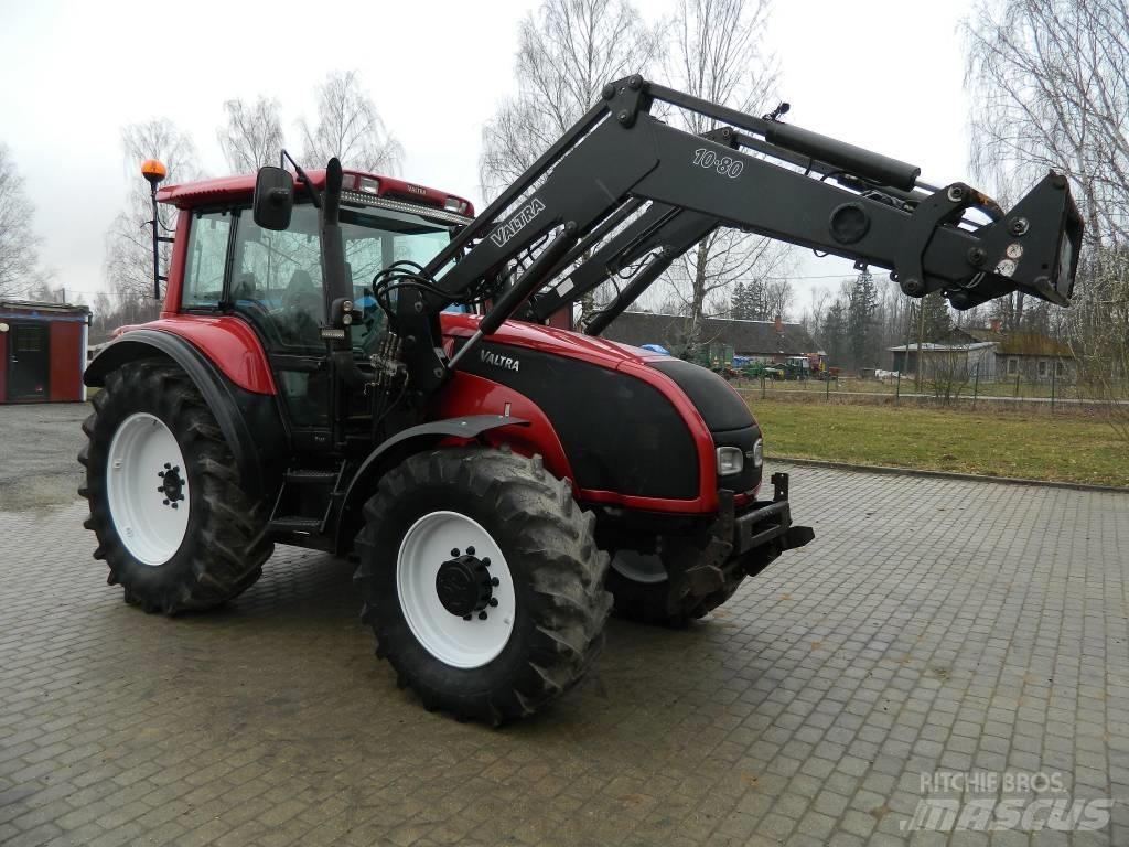 Valtra T 140 Traktoren