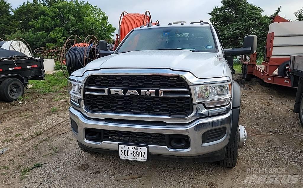 RAM 5500 Pritschenwagen/Pritschenwagen mit Seitenklappe