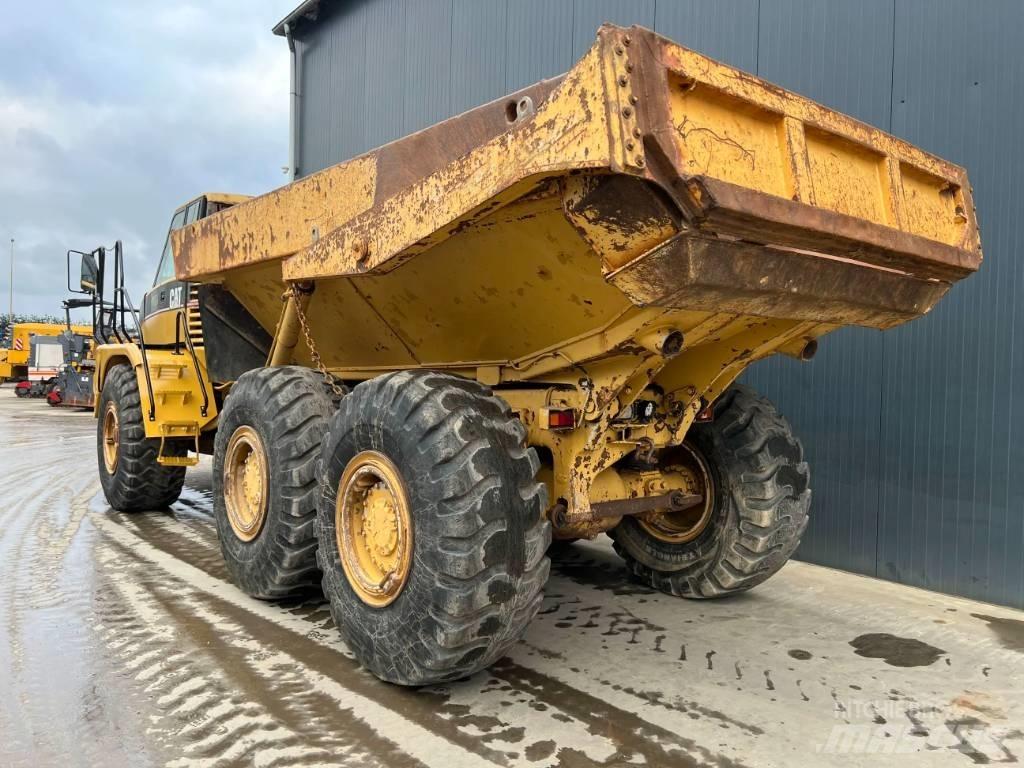 CAT 725 Dumper - Knickgelenk