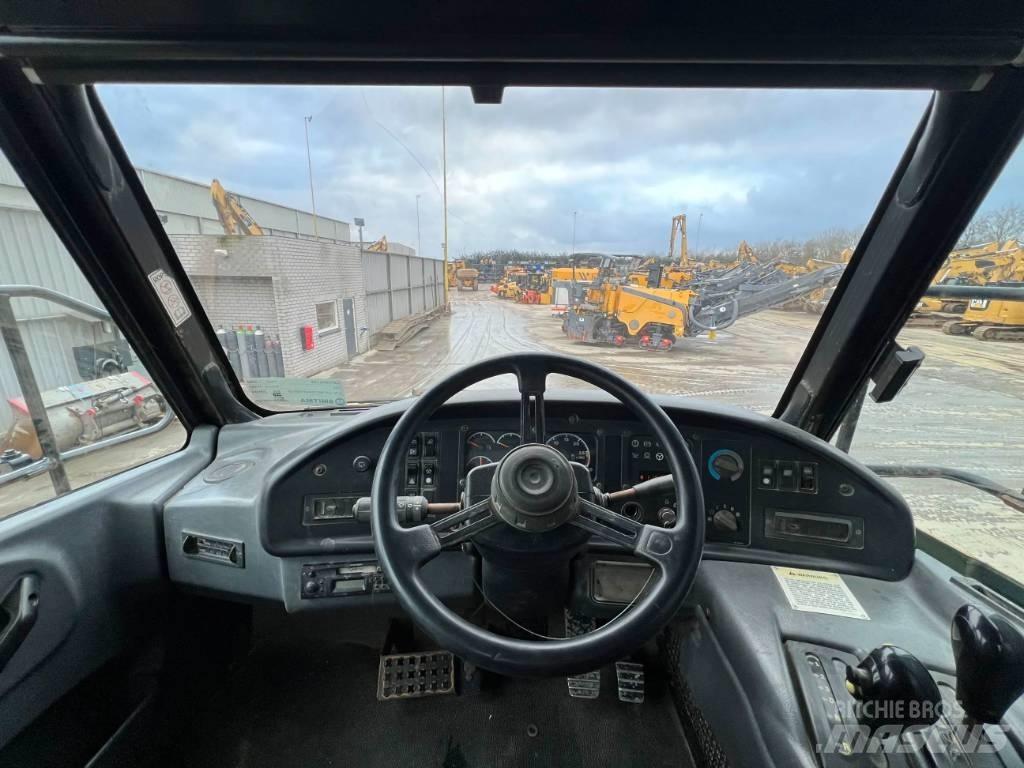 CAT 725 Dumper - Knickgelenk