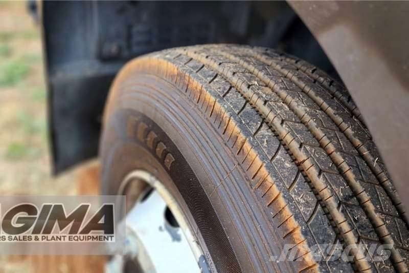 Isuzu FTR850 Andere Fahrzeuge