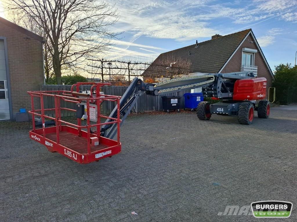 SkyJack SJ85 AJ Gelenkteleskoparbeitsbühnen