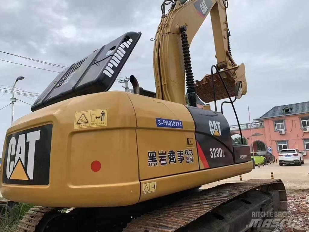 CAT 323 D L Raupenbagger