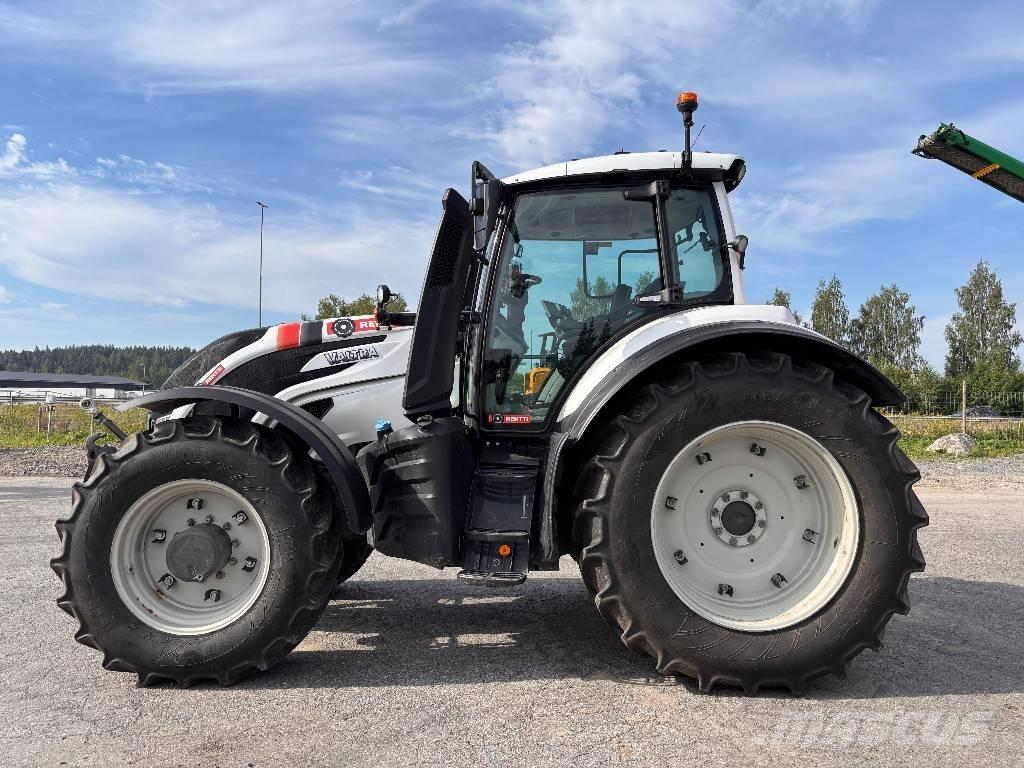 Valtra T215 Versu Traktoren