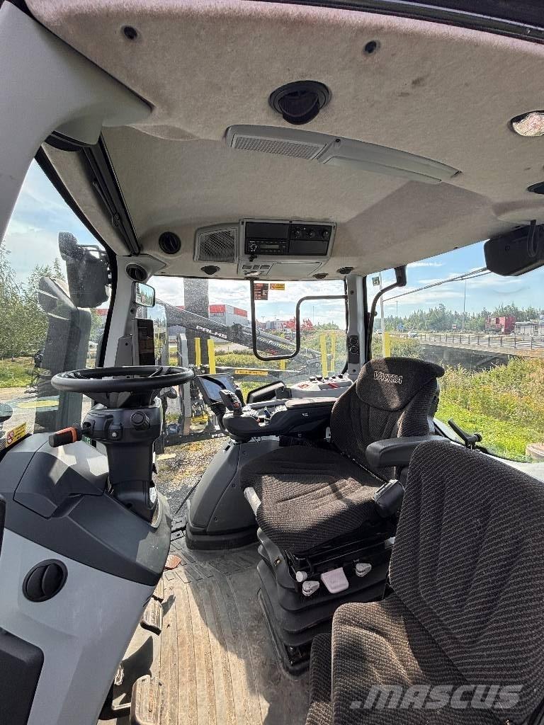 Valtra T215 Versu Traktoren
