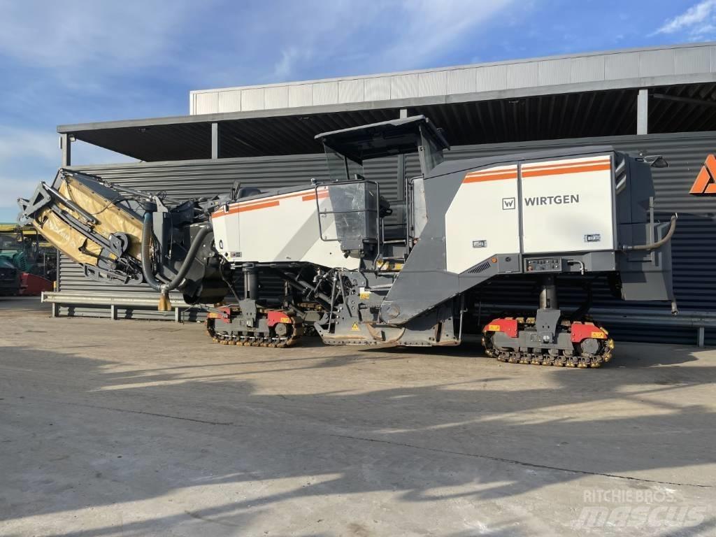 Wirtgen W 220 FI Asphaltfräsen