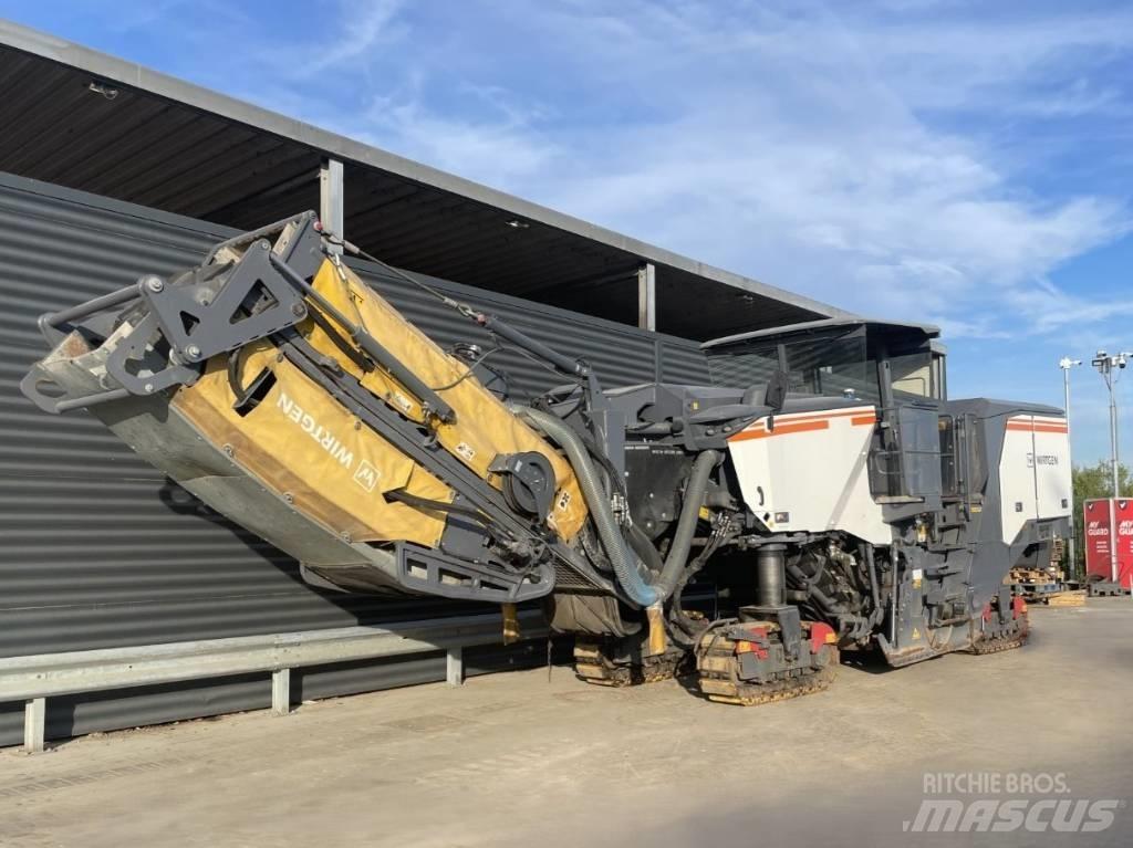 Wirtgen W 220 FI Asphaltfräsen