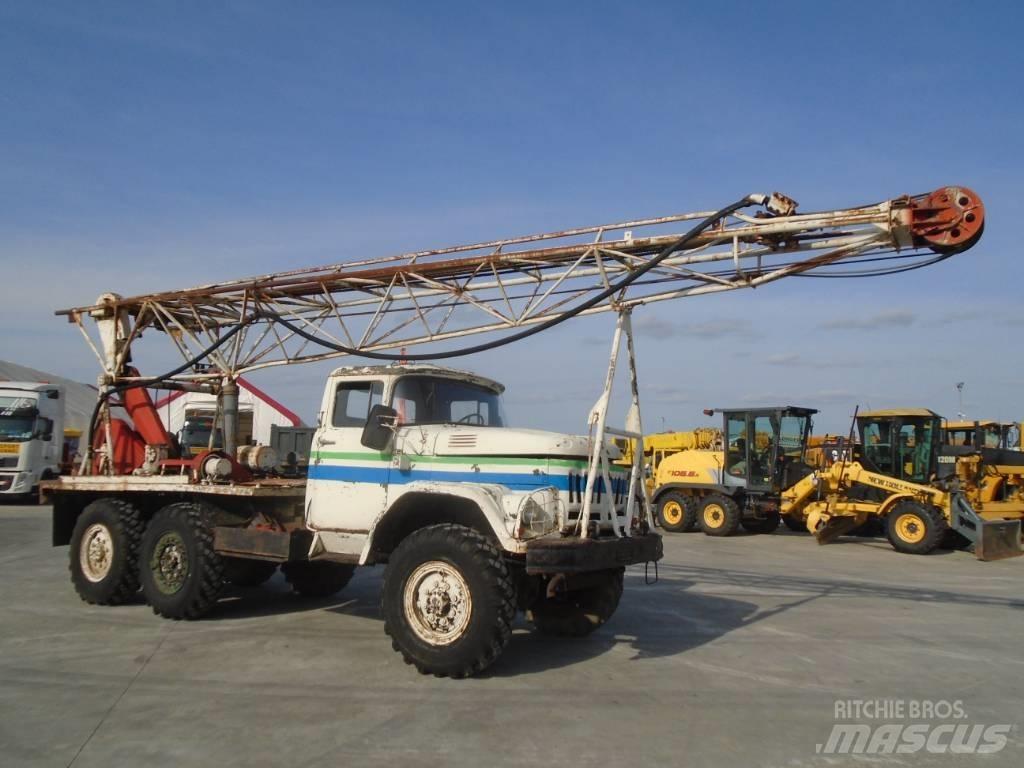 ZIL 6×6 Fahrzeug mit mobiler Bohranlage