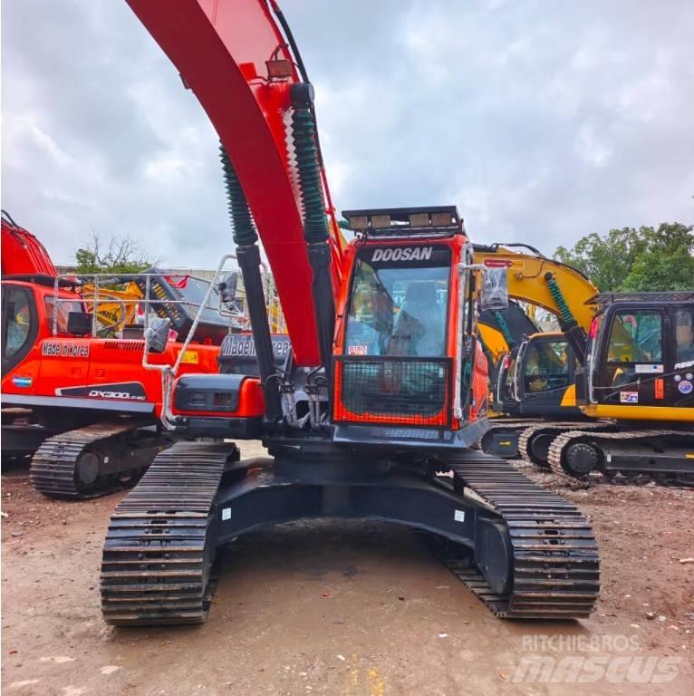 Doosan DX 300 LC Raupenbagger