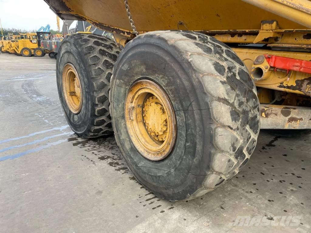 CAT 735 Dumper - Knickgelenk