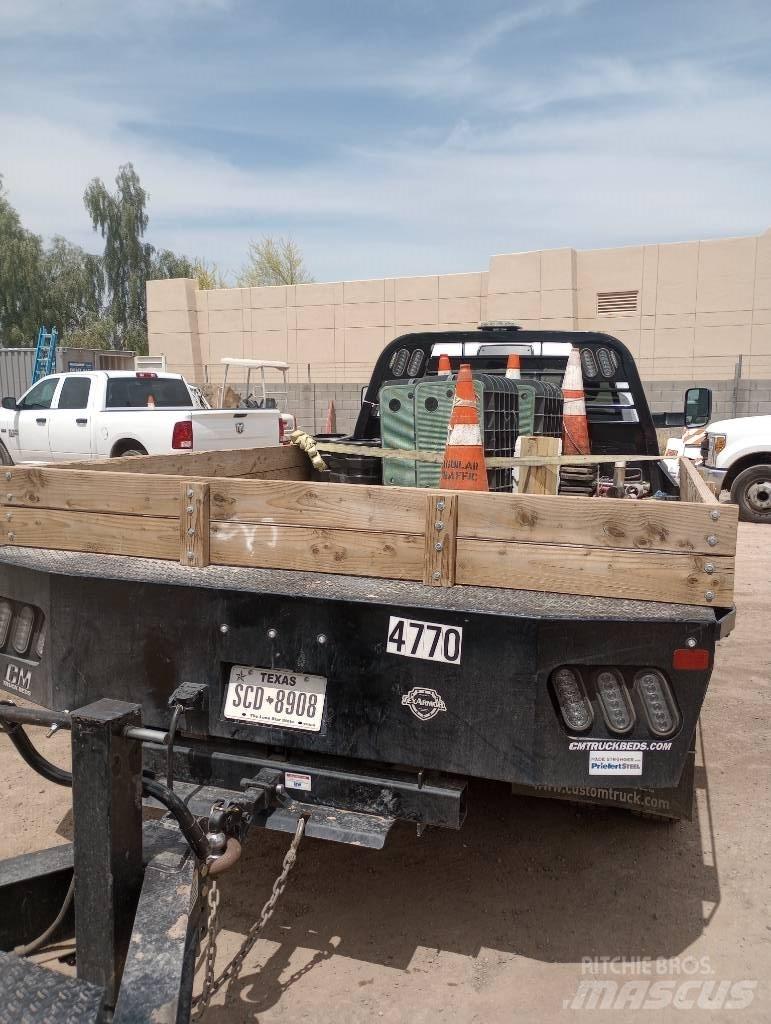 RAM 5500 Pritschenwagen/Pritschenwagen mit Seitenklappe