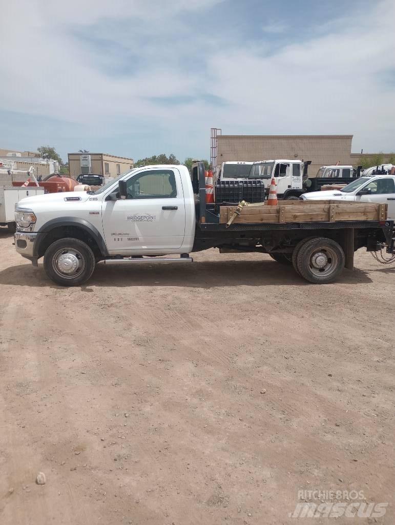 RAM 5500 Pritschenwagen/Pritschenwagen mit Seitenklappe