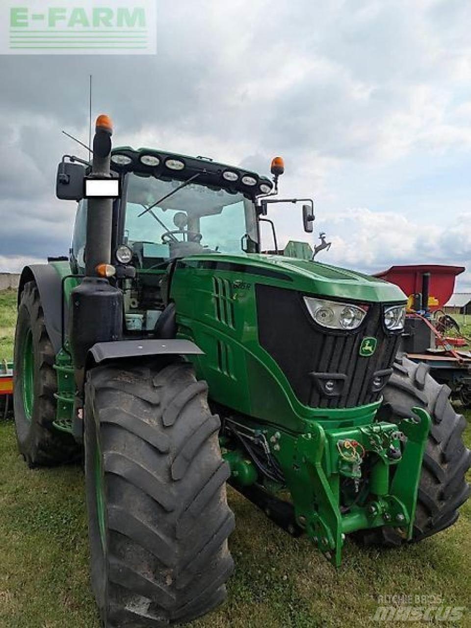 John Deere 6215 r Traktoren