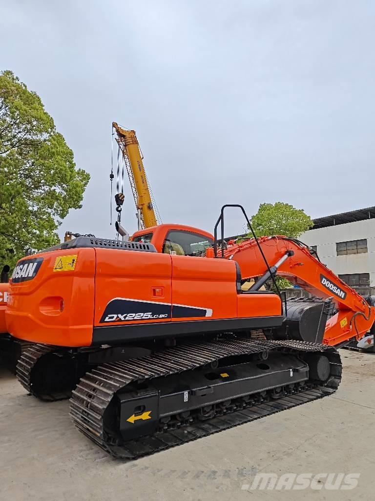 Doosan DX 225 LC Raupenbagger