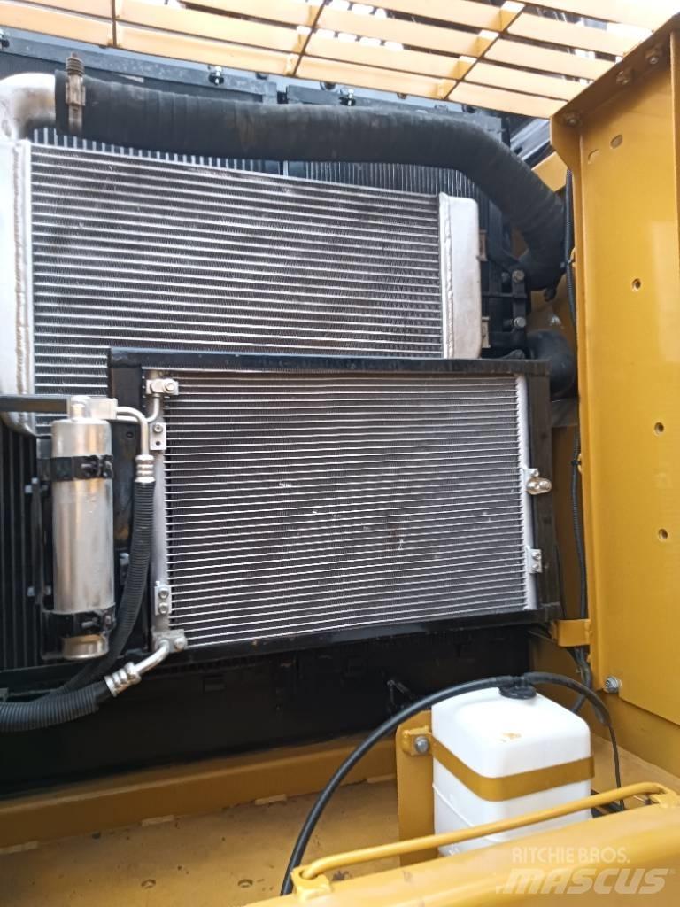 CAT 320D2 Midibagger  7t - 12t
