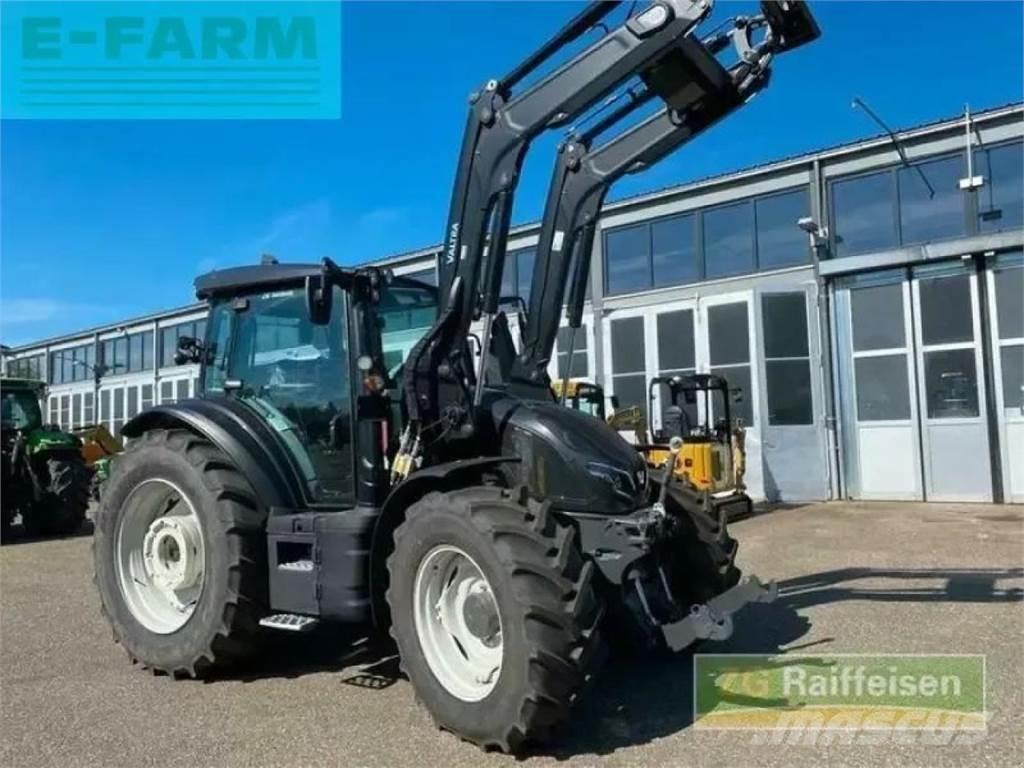 Valtra g135v 1b9 Traktoren