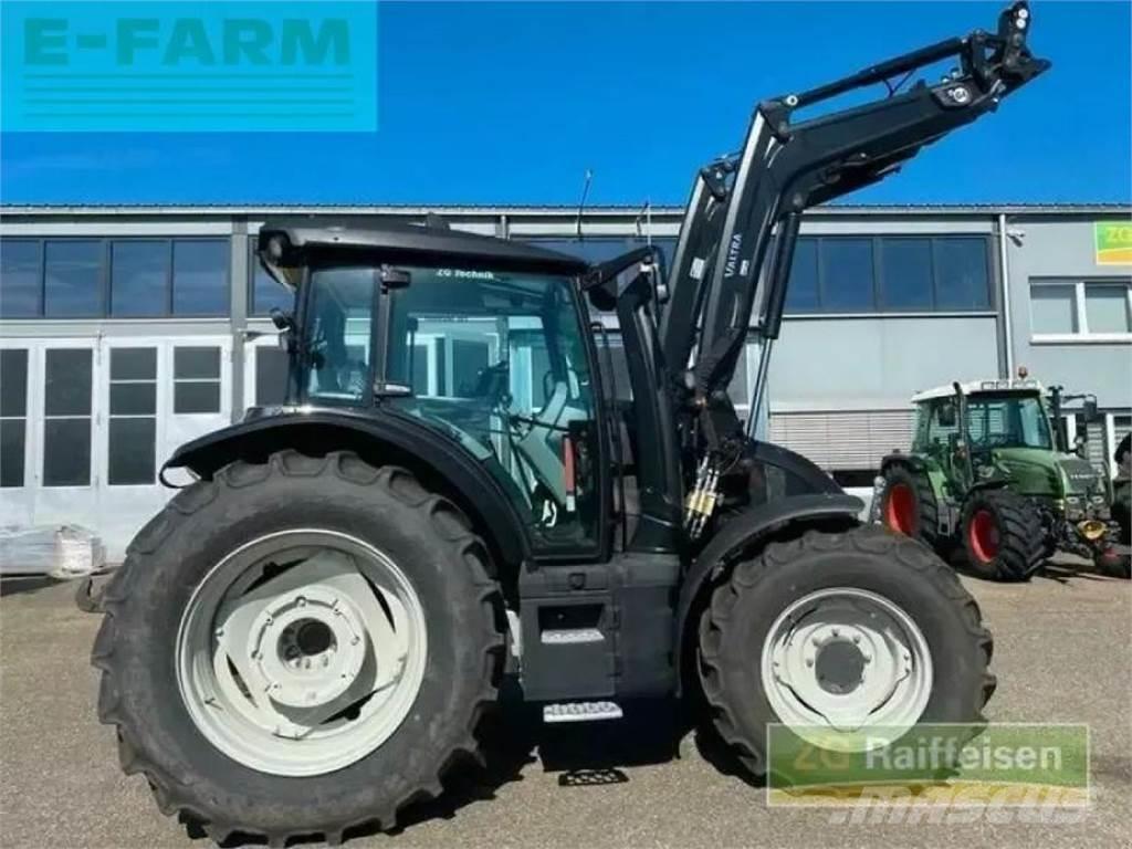 Valtra g135v 1b9 Traktoren