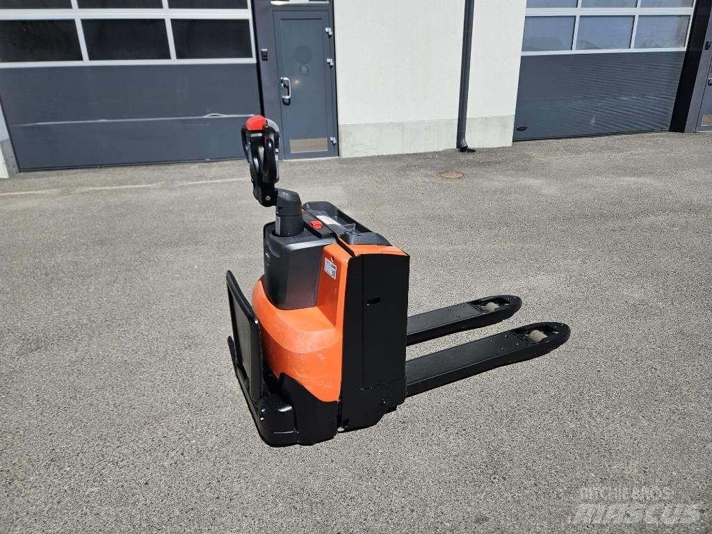 Toyota LWE 200 Gabelstapler mit Fahrerstand