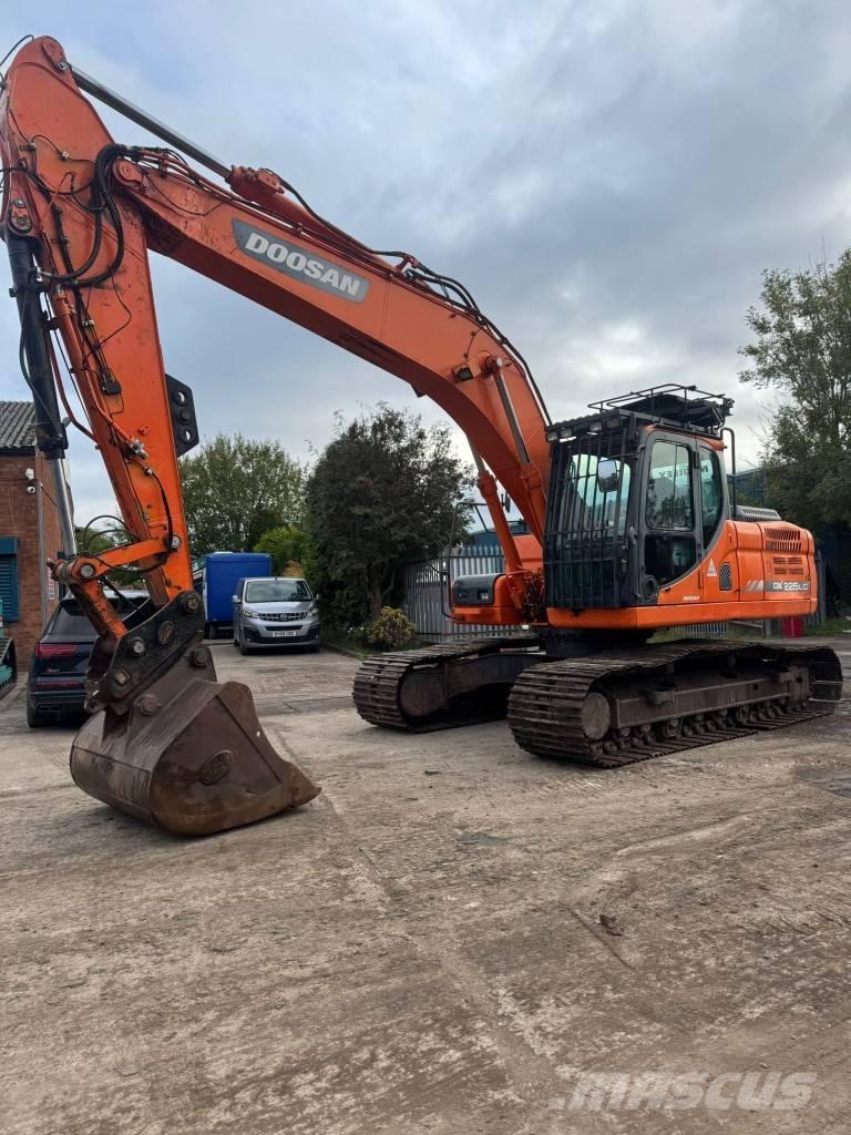 Doosan DX 225 LC Raupenbagger