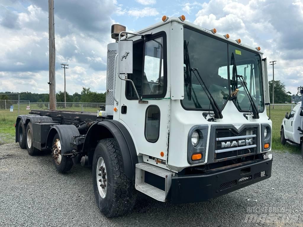 Mack MRU613 Müllwagen