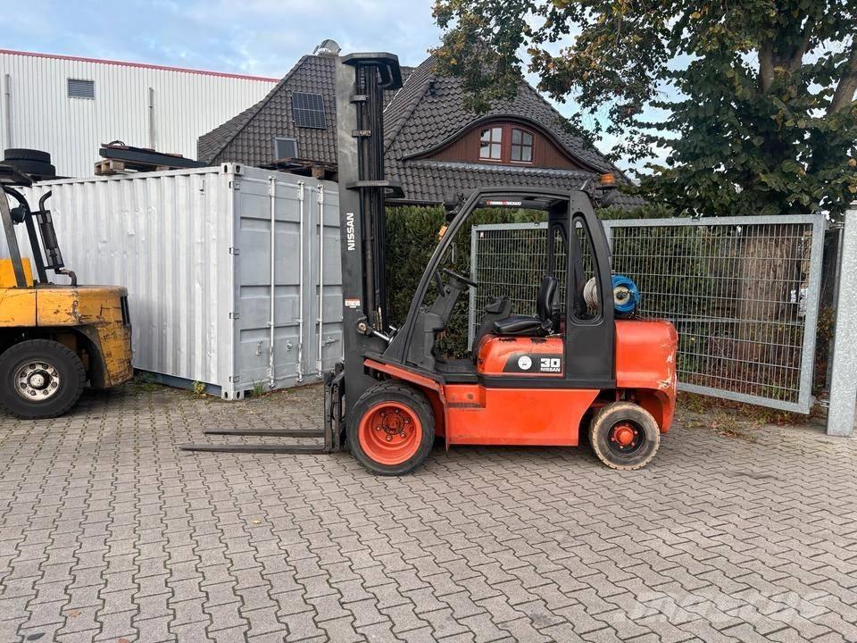 Nissan UGD02 A 30 PQ LPG heftrucks