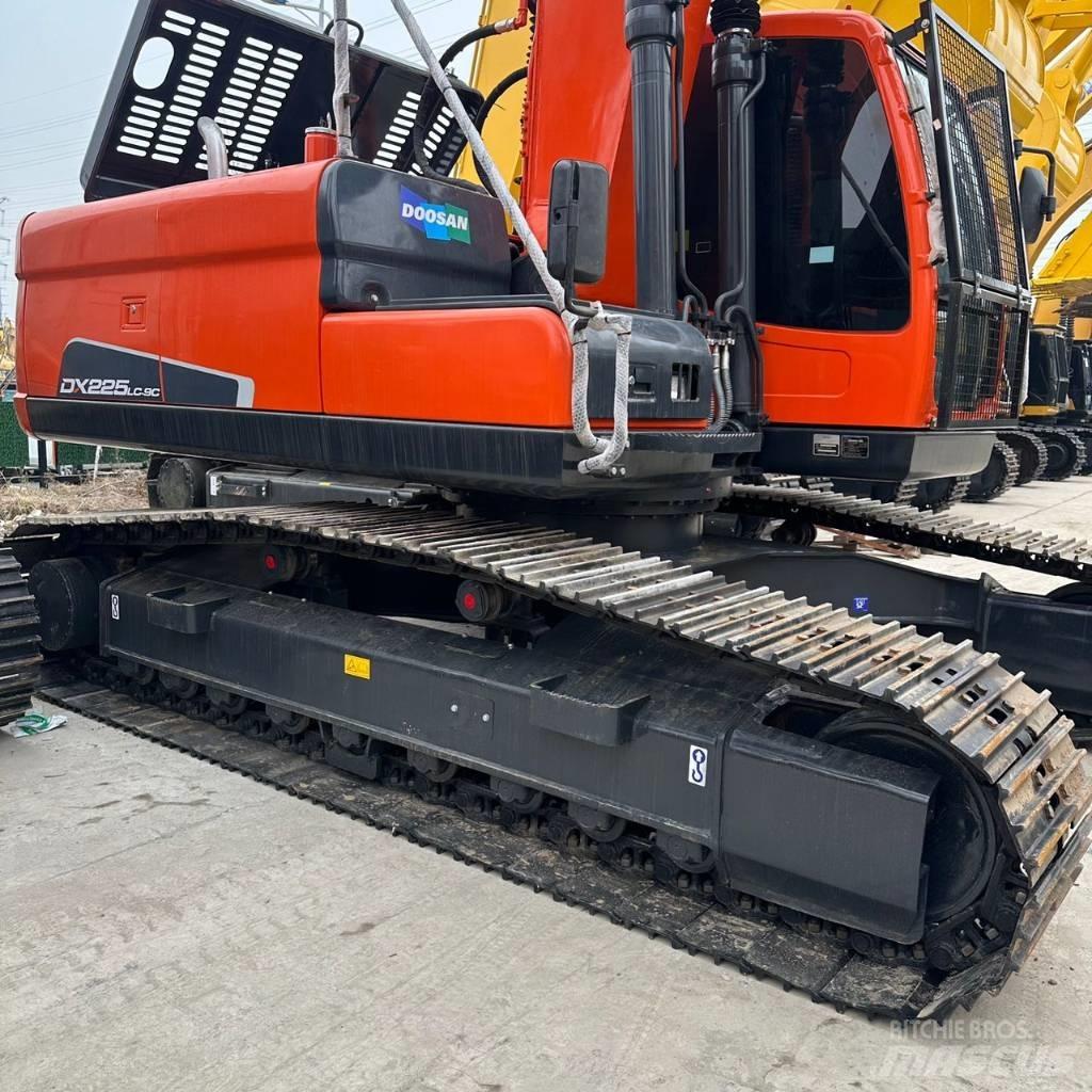 Doosan DX225LC-9 Raupenbagger