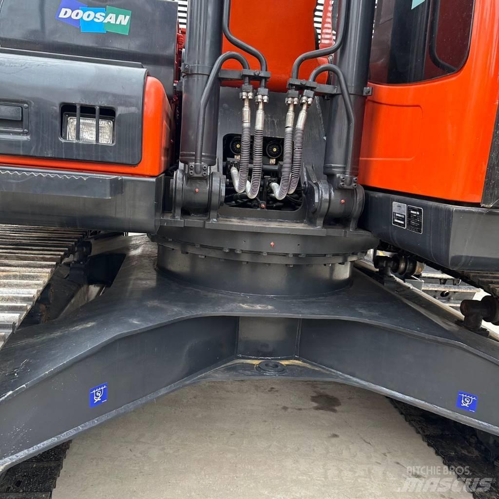 Doosan DX225LC-9 Raupenbagger