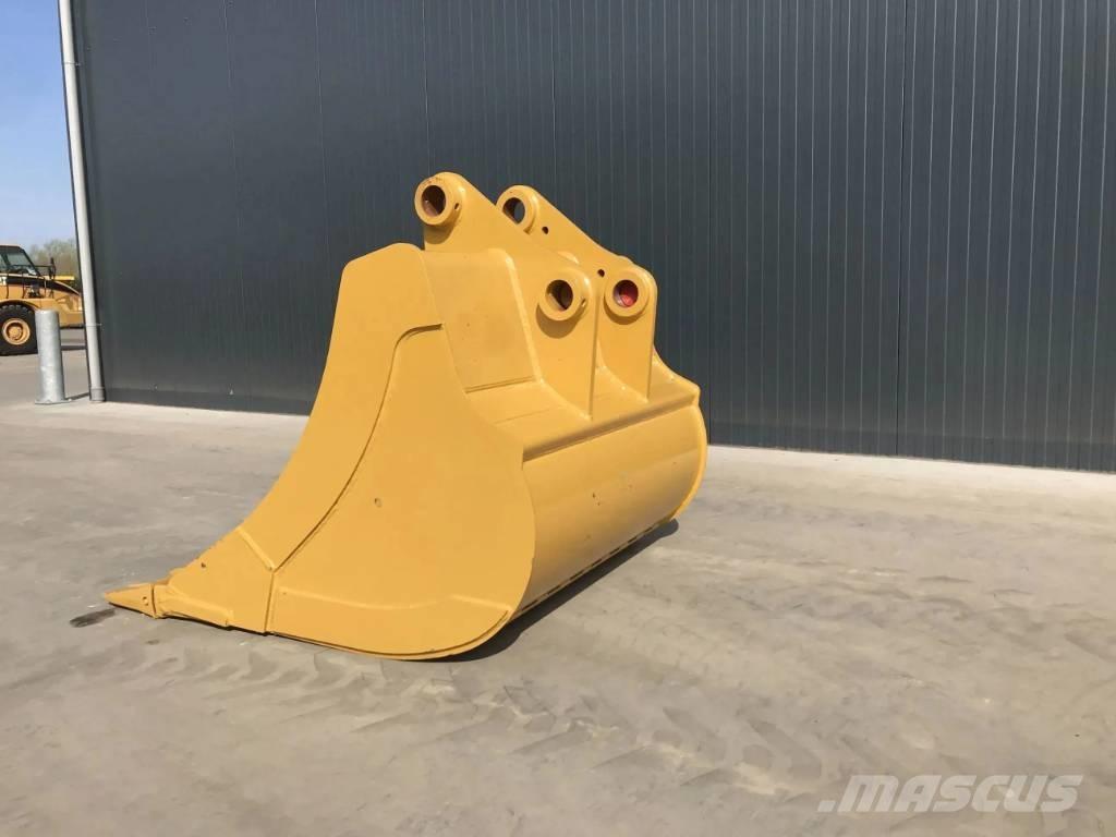 CAT 325D Schaufeln