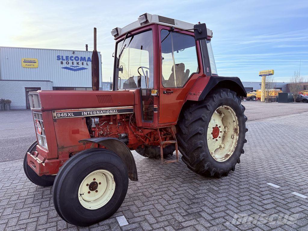 CASE IH 845 XL Traktoren