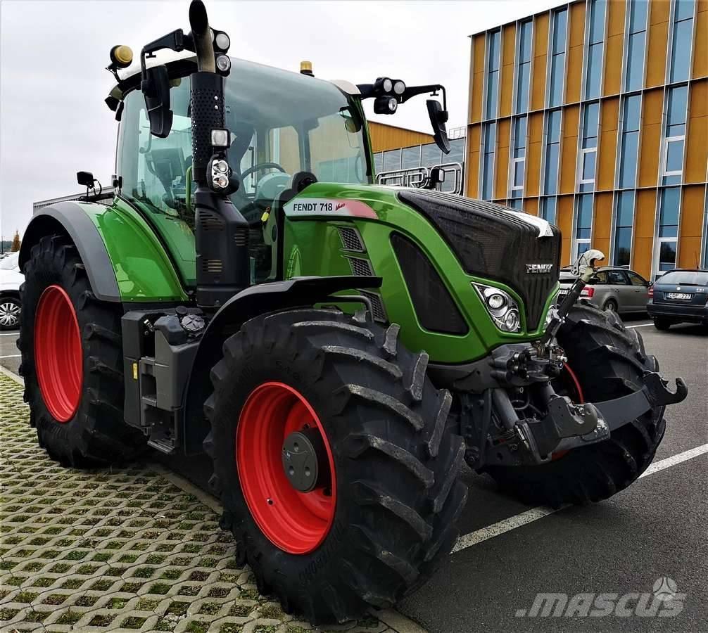 Fendt 718 Vario Traktoren