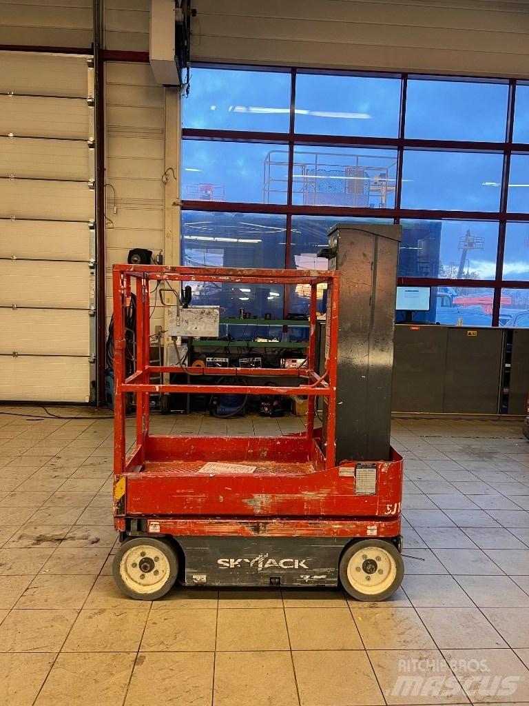 SkyJack SJ 16 Personenaufzüge