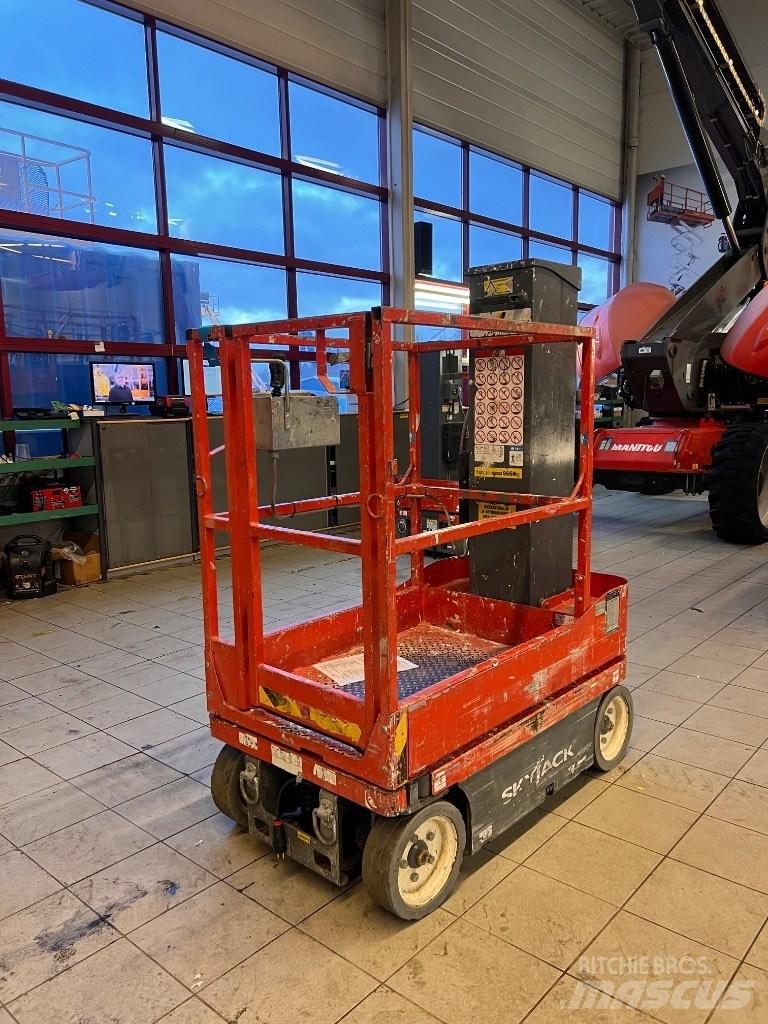 SkyJack SJ 16 Personenaufzüge