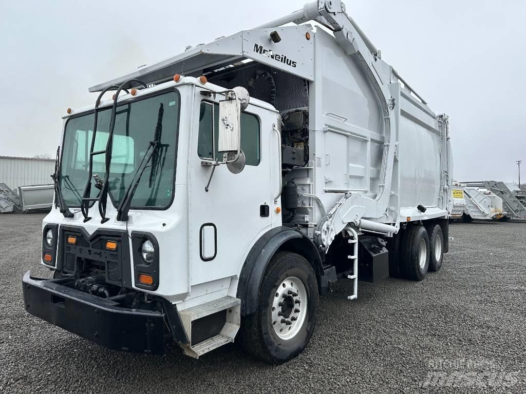 Mack MRU613 Müllwagen