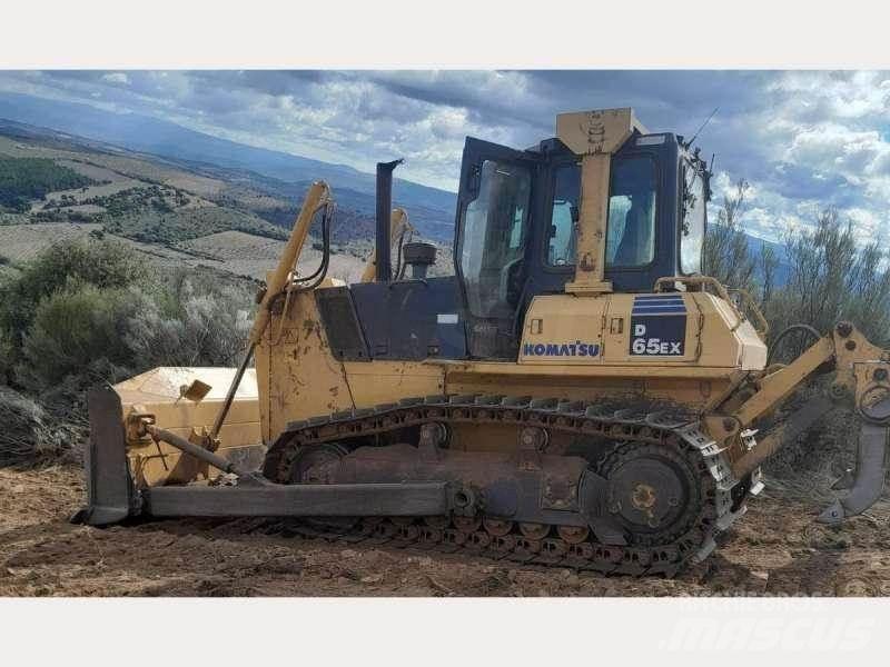 Komatsu D65EX-15 Bulldozer