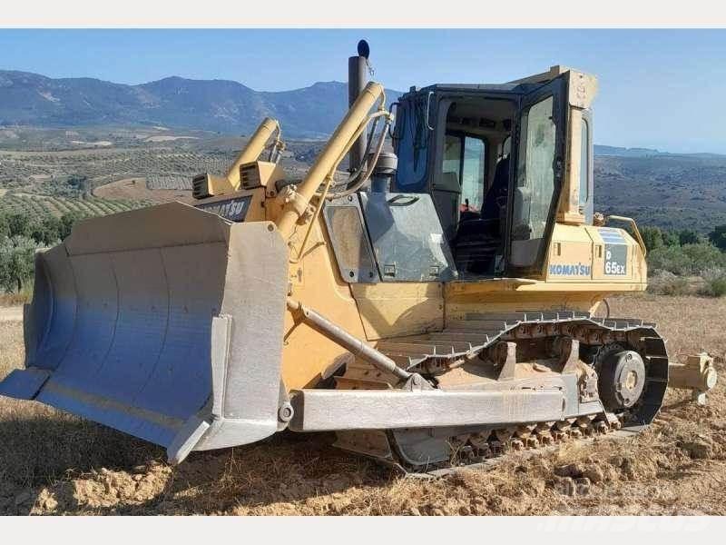 Komatsu D65EX-15 Bulldozer