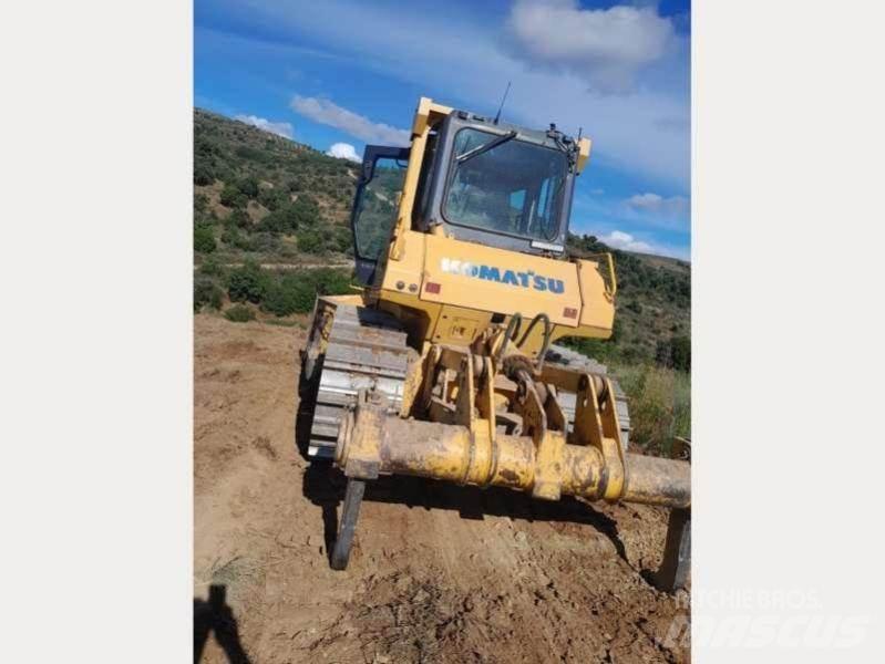 Komatsu D65EX-15 Bulldozer