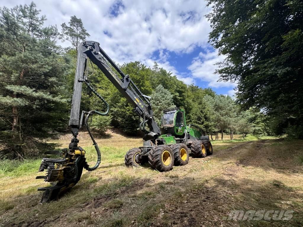 John Deere 11 70 G Harvester