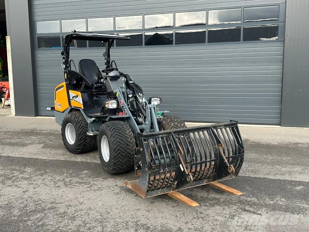 GiANT G2700HD+ Minilader