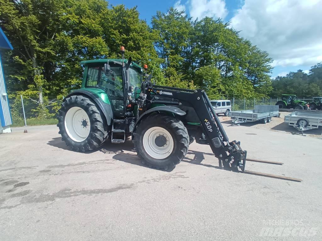 Valtra T 160 Traktoren